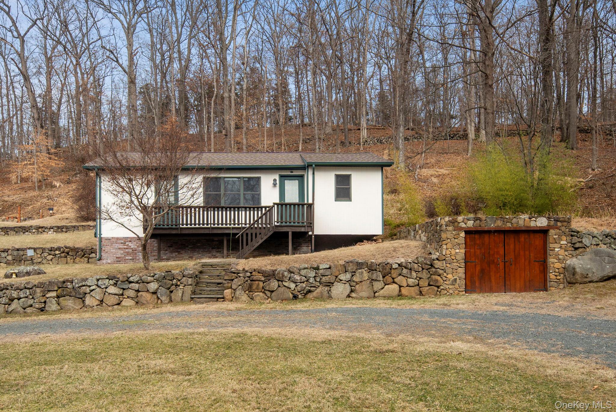 689 S Mountain Road Cottage Property Photo 2