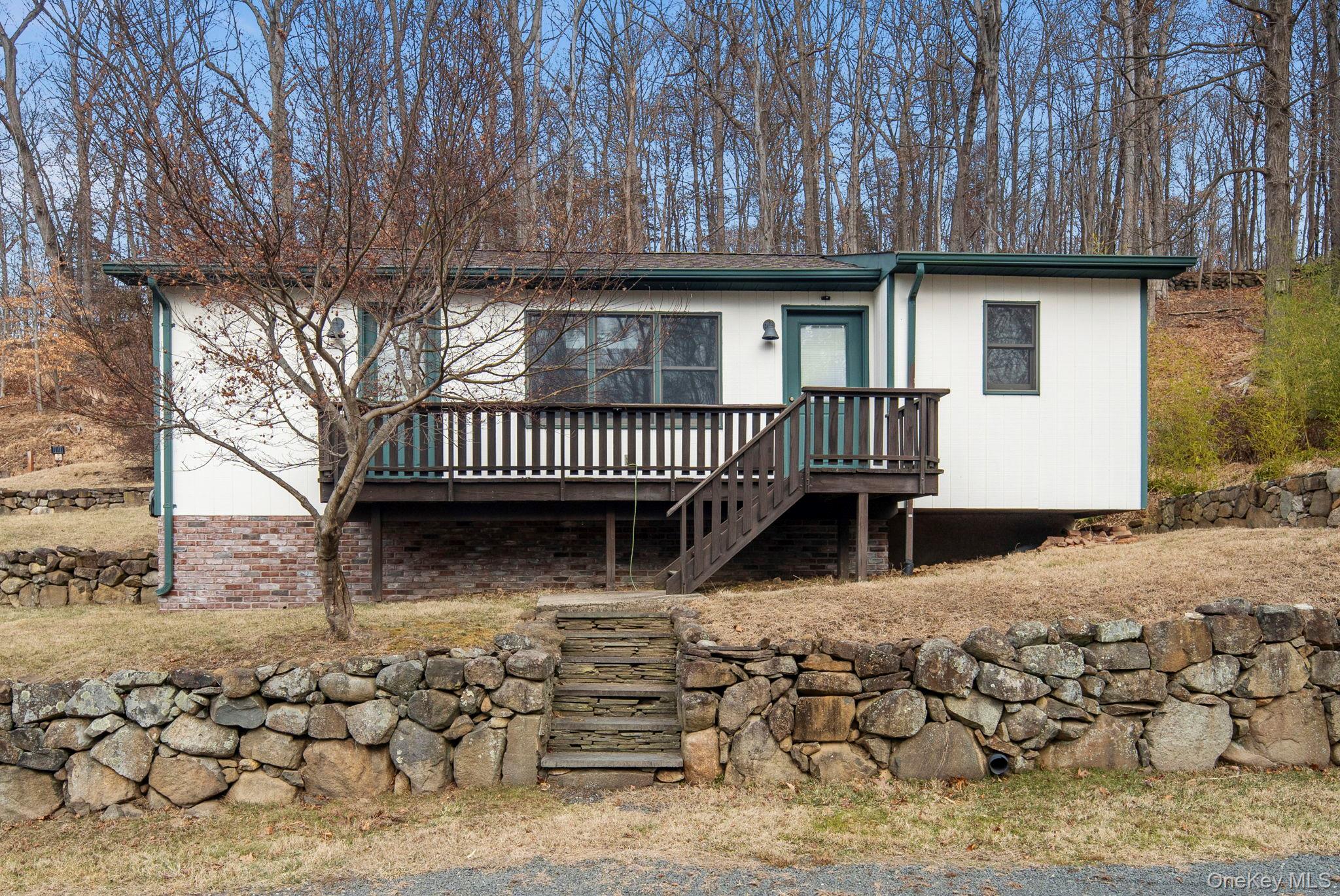 689 S Mountain Road Cottage Property Photo 3