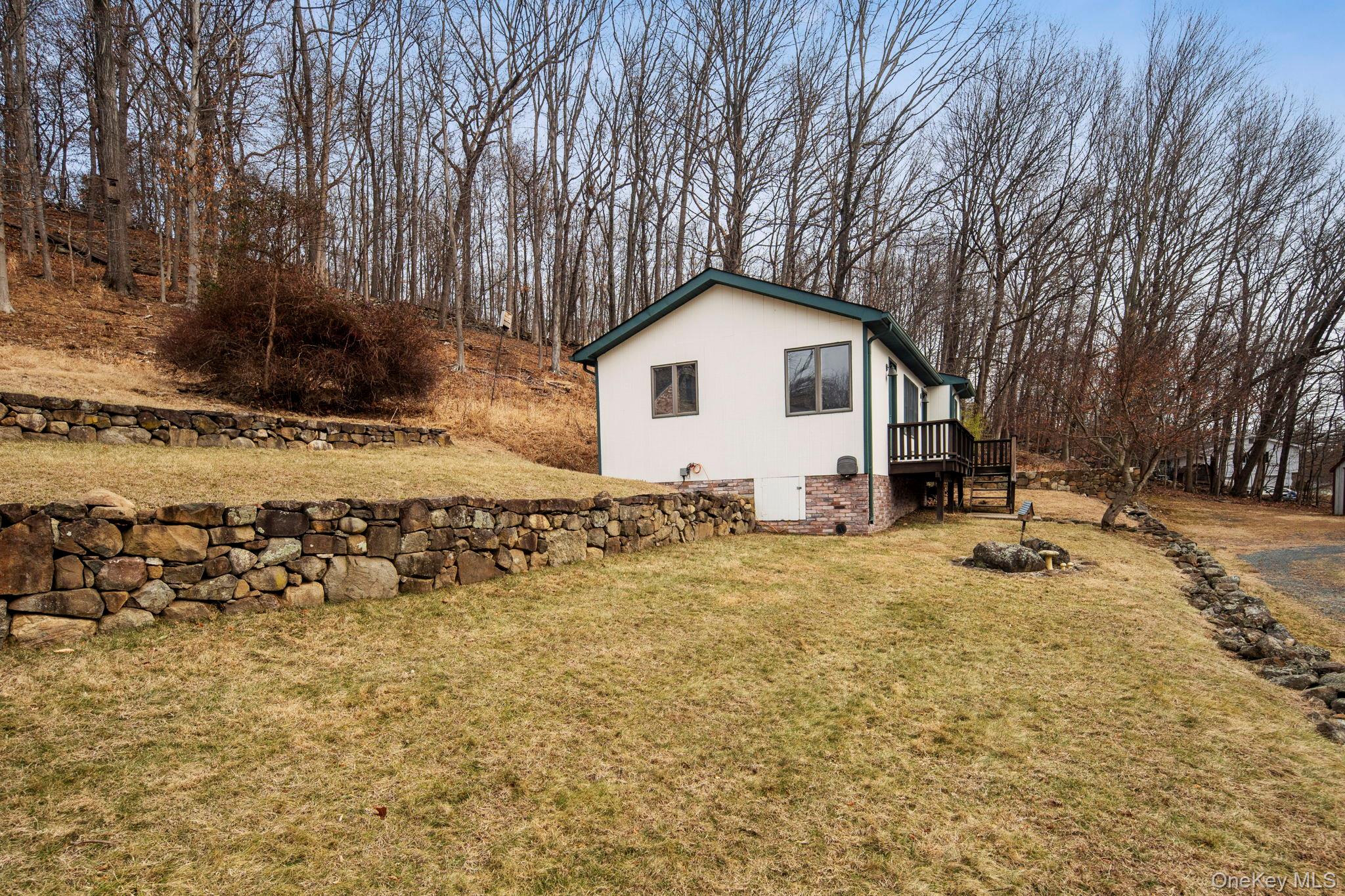 689 S Mountain Road Cottage Property Photo 4