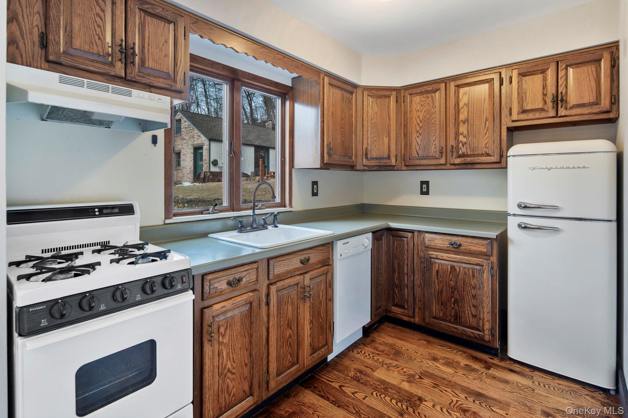 689 S Mountain Road Cottage Property Photo 11