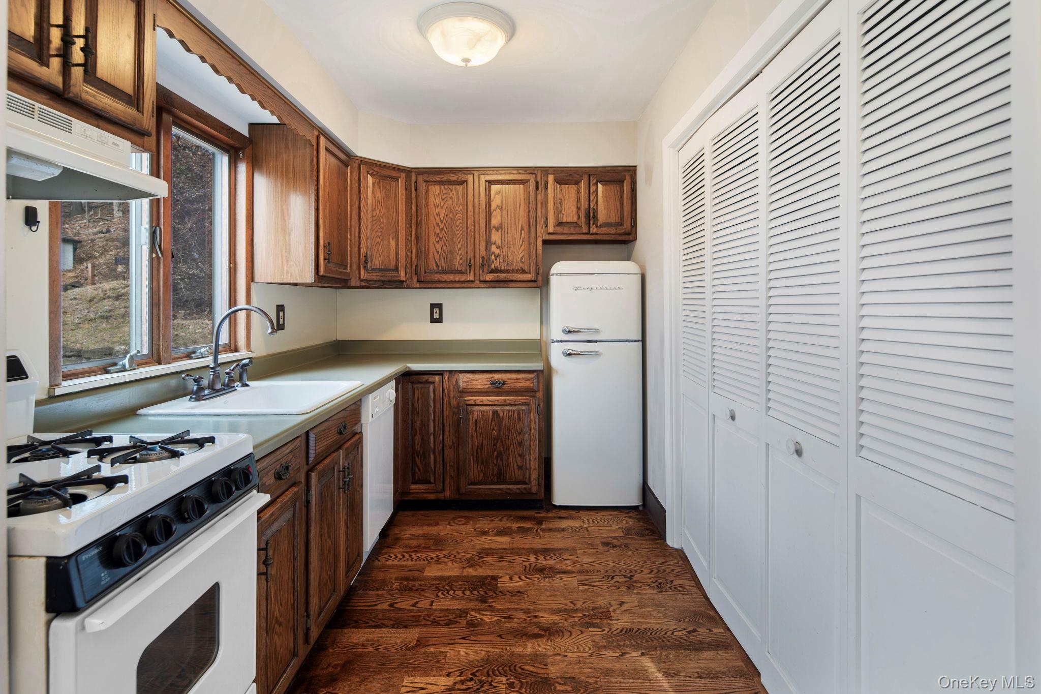 689 S Mountain Road Cottage Property Photo 12