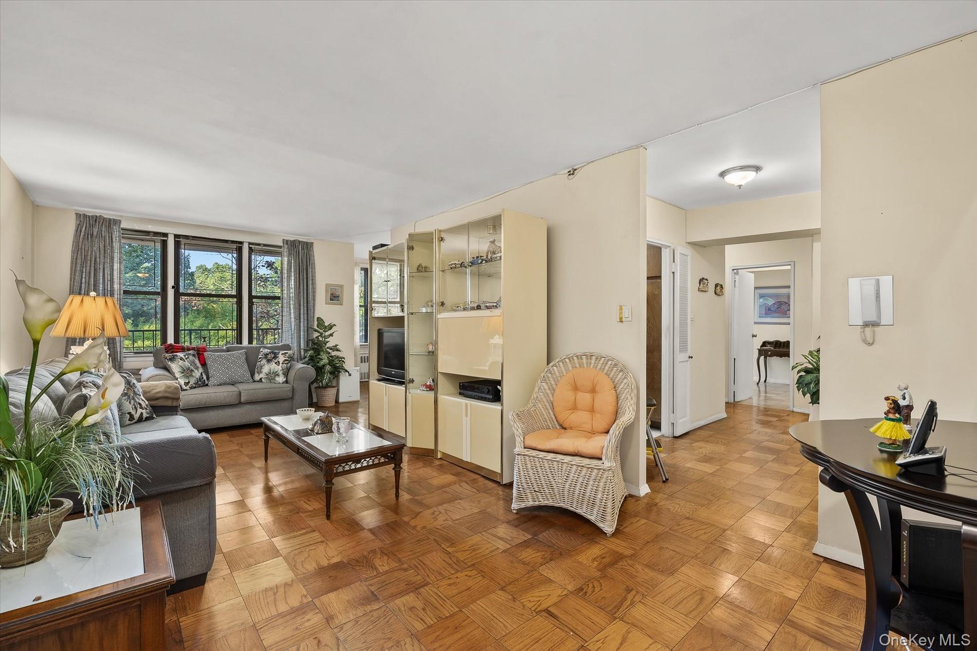 1874 Pelham Parkway 2r Property Photo 2