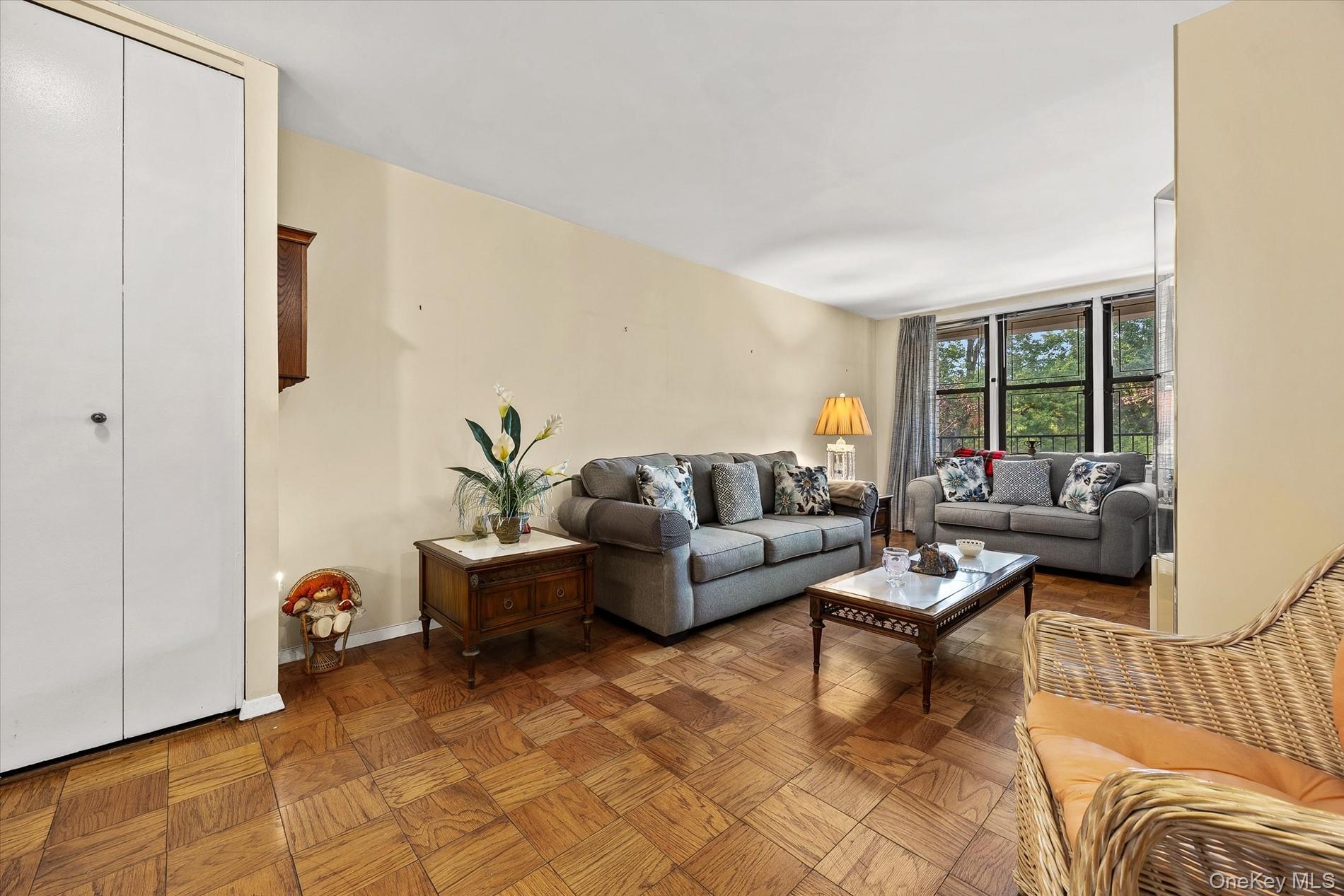 1874 Pelham Parkway 2r Property Photo 4