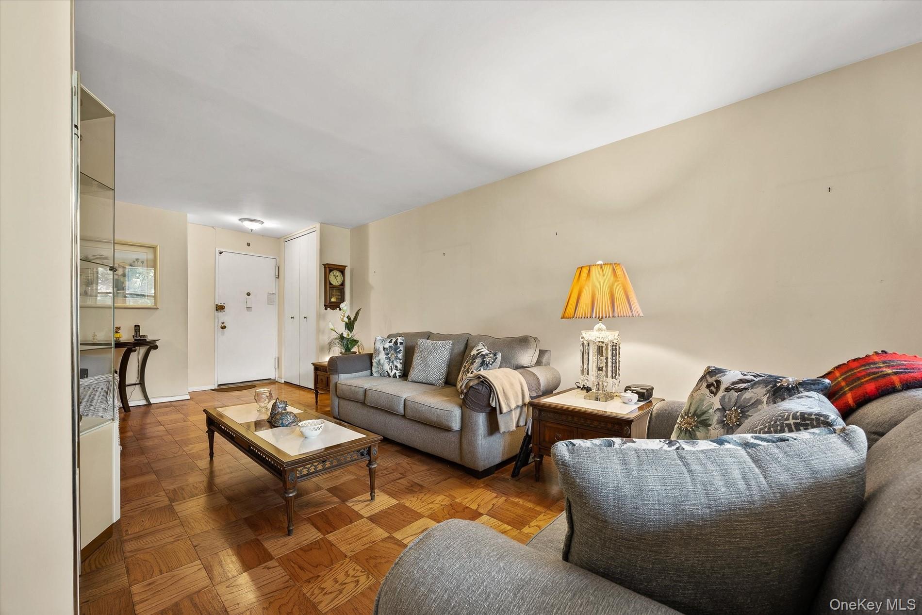 1874 Pelham Parkway 2r Property Photo 5