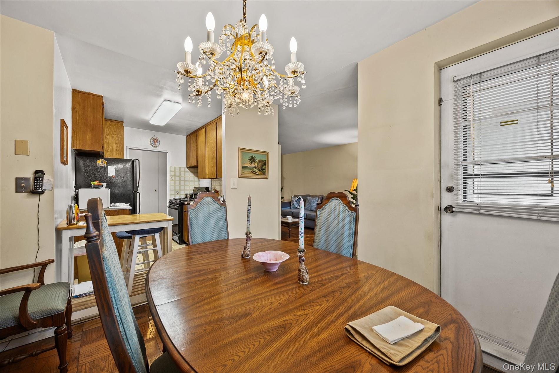 1874 Pelham Parkway 2r Property Photo 8