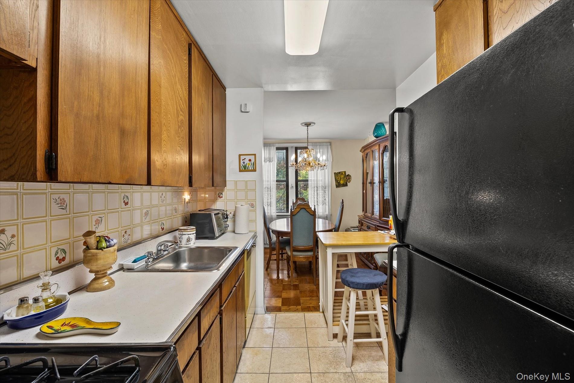1874 Pelham Parkway 2r Property Photo 10