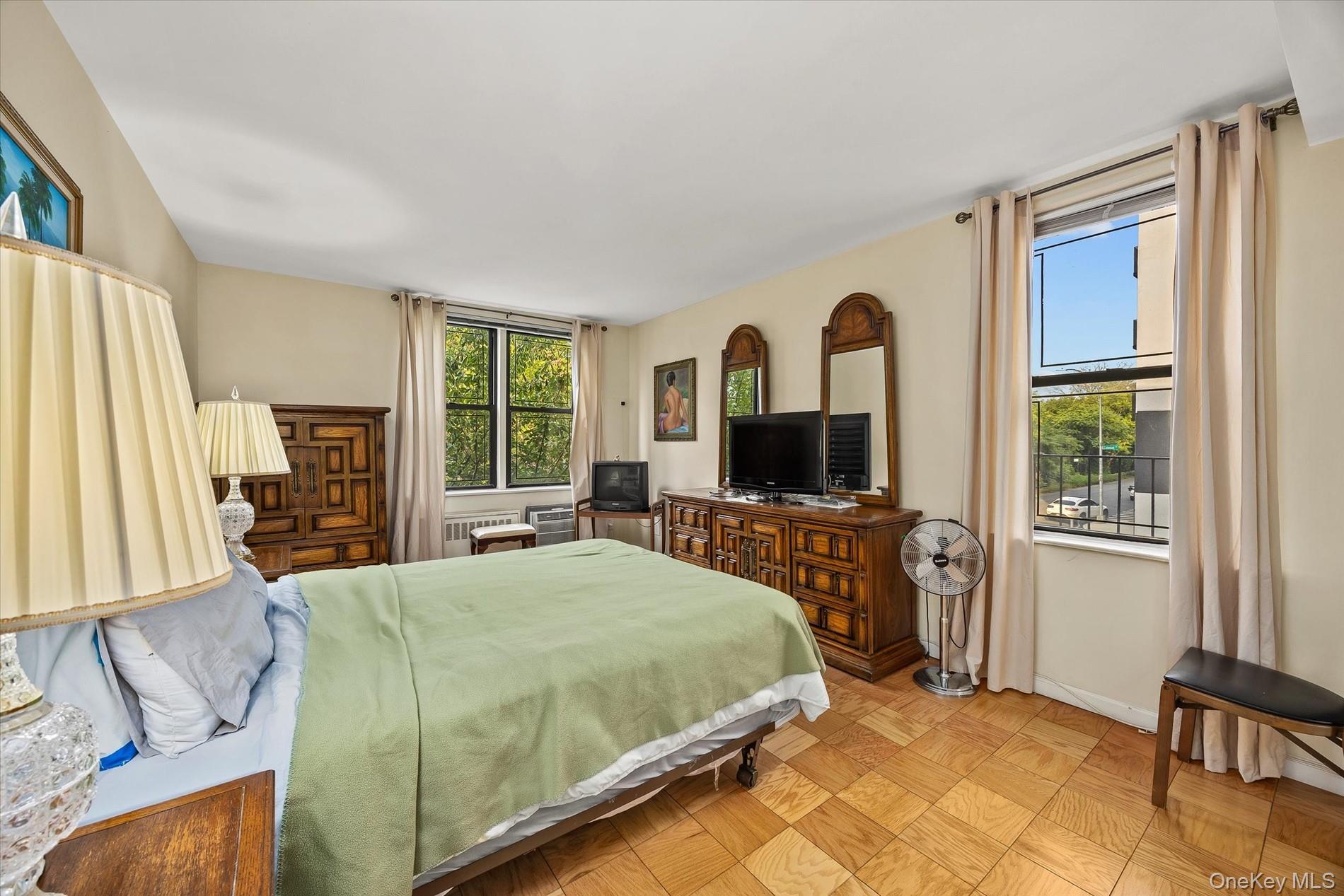 1874 Pelham Parkway 2r Property Photo 11