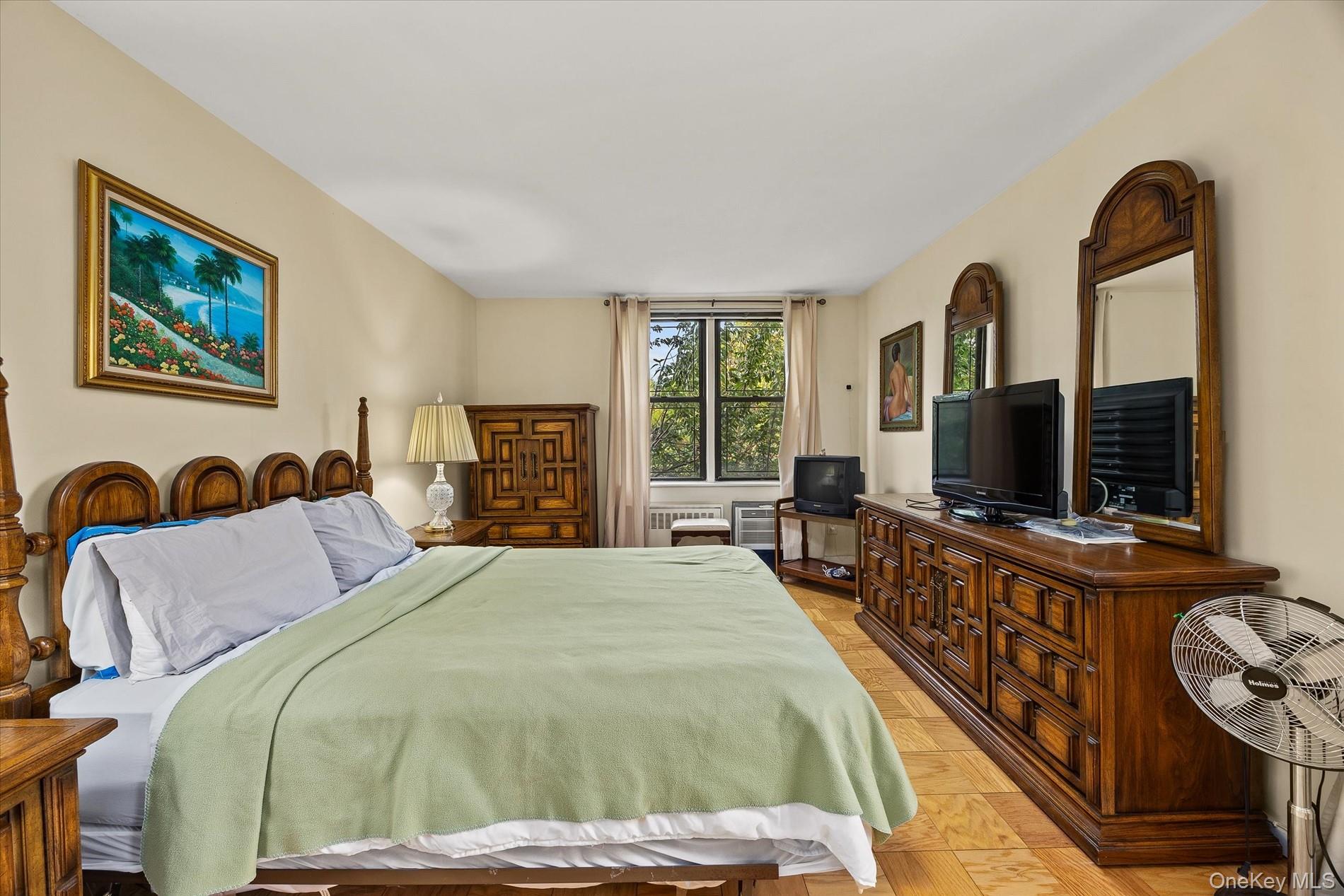 1874 Pelham Parkway 2r Property Photo 12