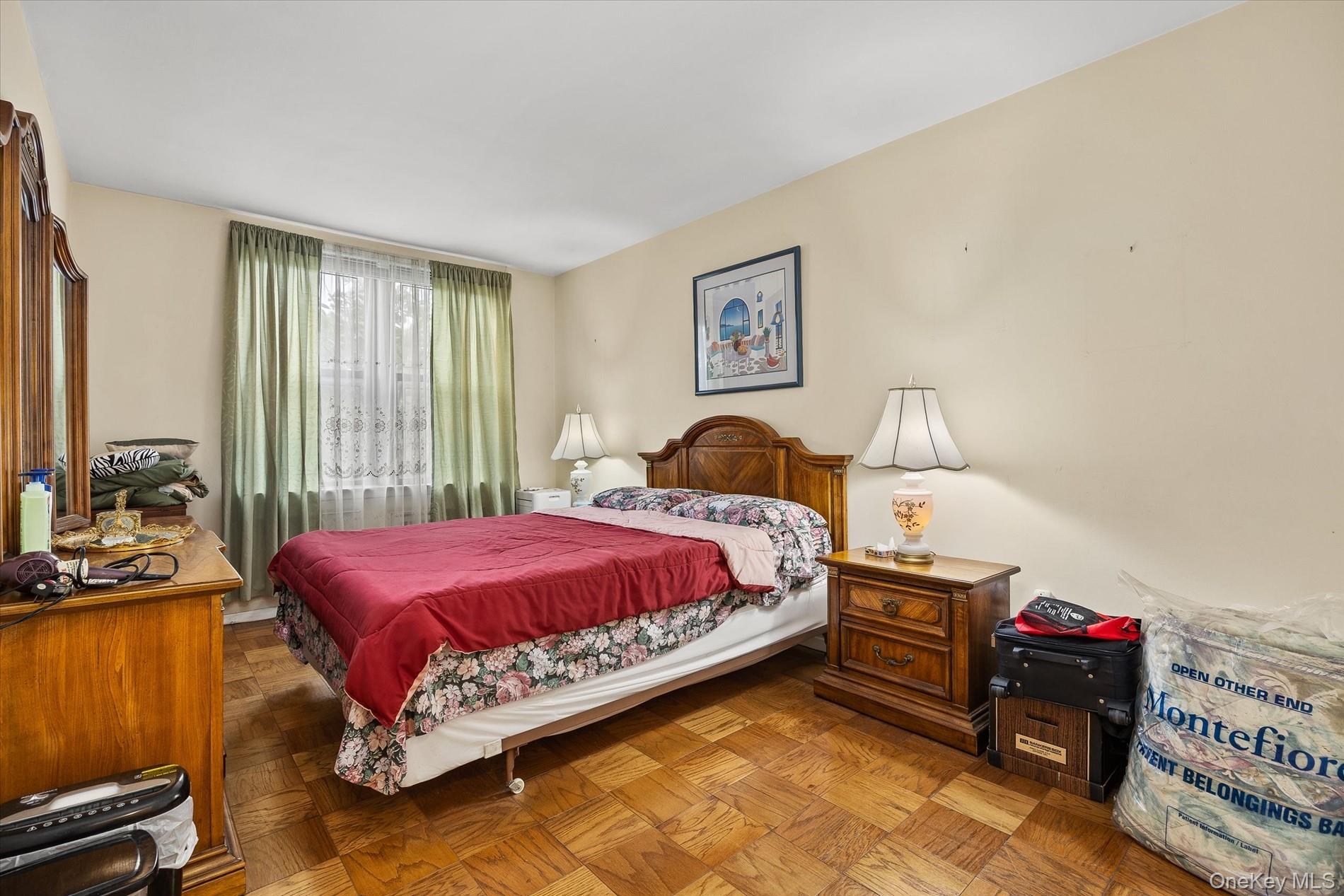 1874 Pelham Parkway 2r Property Photo 15