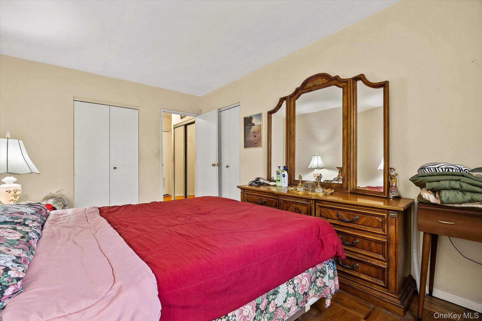 1874 Pelham Parkway 2r Property Photo 16