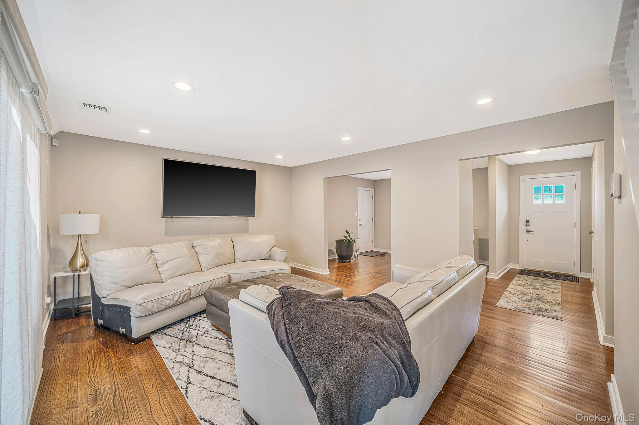 354 Seaford Avenue Property Photo 2