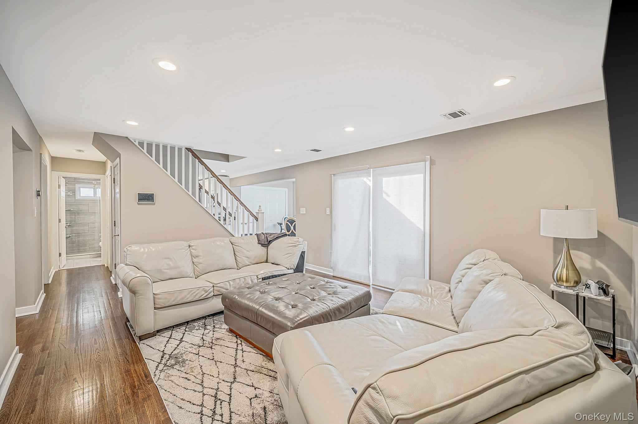 354 Seaford Avenue Property Photo 7