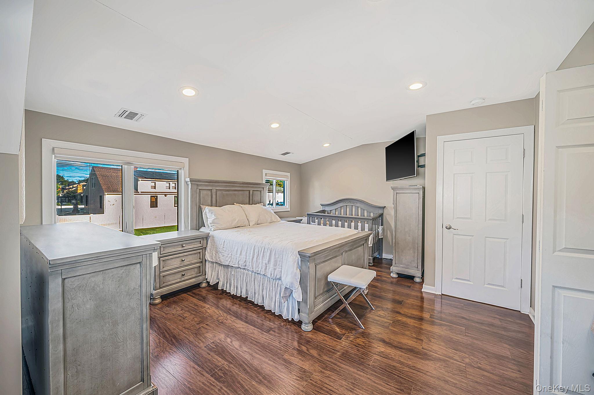 354 Seaford Avenue Property Photo 14