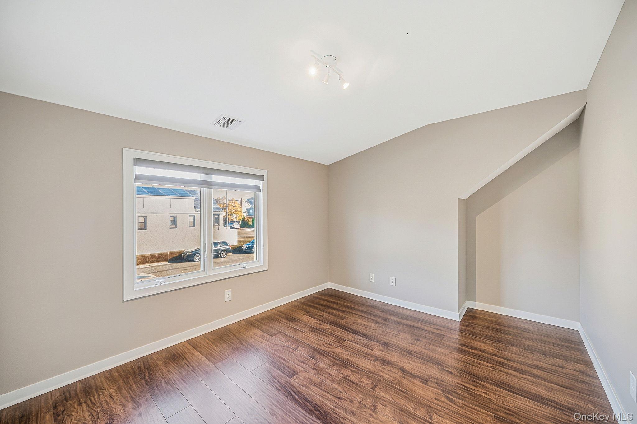 354 Seaford Avenue Property Photo 18