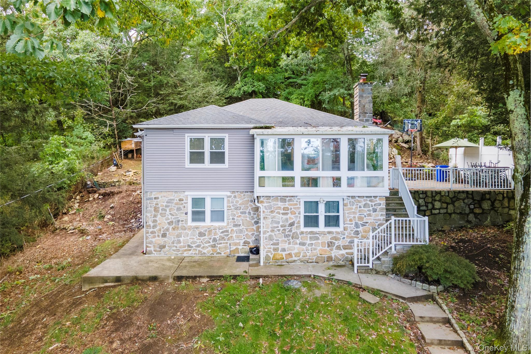 718 Hill Drive Property Photo 1