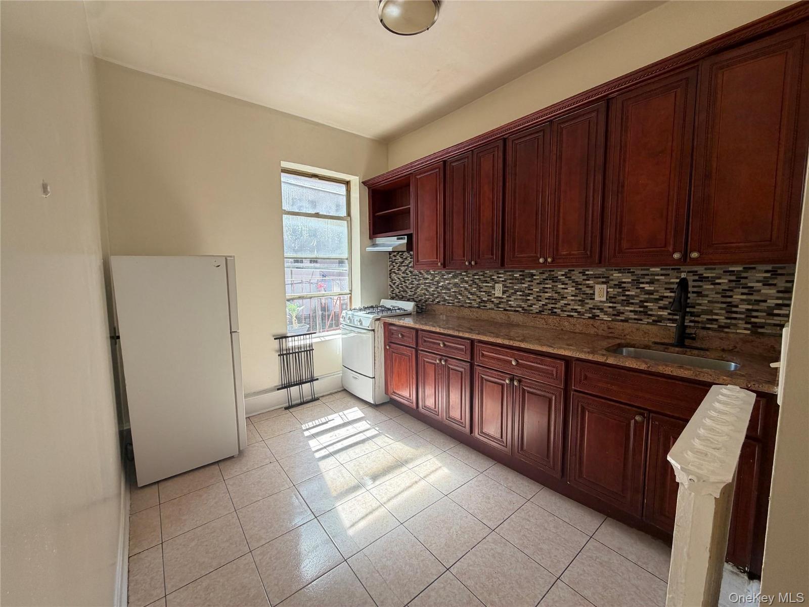 50 Main Street 4R Property Photo 1