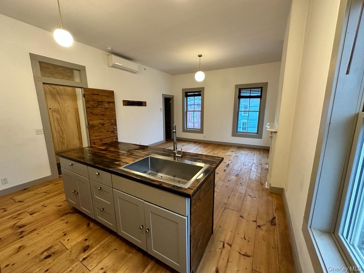 47 Lander Street Property Photo 4