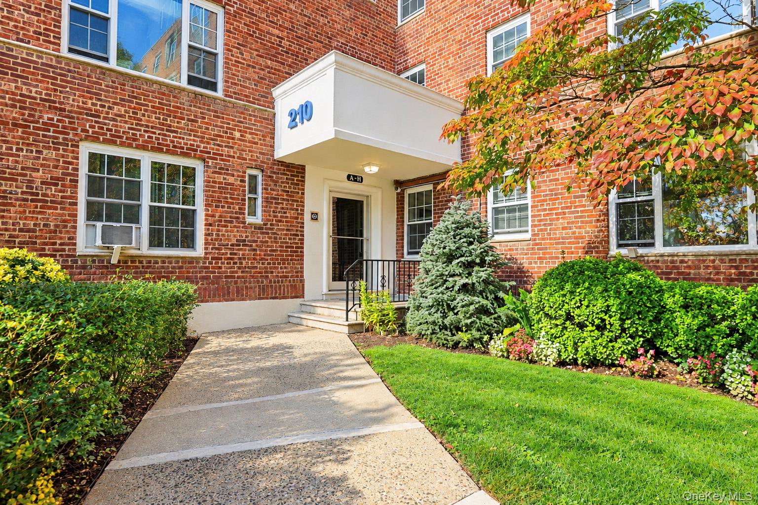 210 Pelham Road 4D Property Photo 1