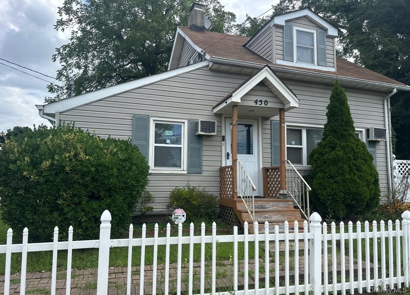 450 Great Neck Road Property Photo 1