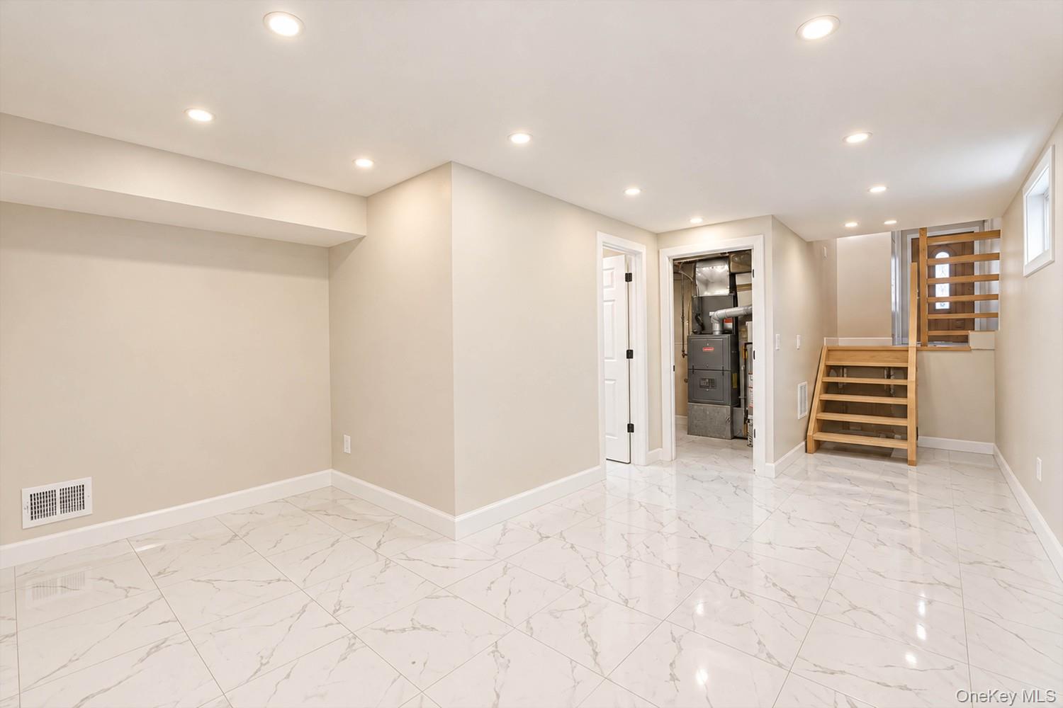 6 Amador Street Property Photo 35