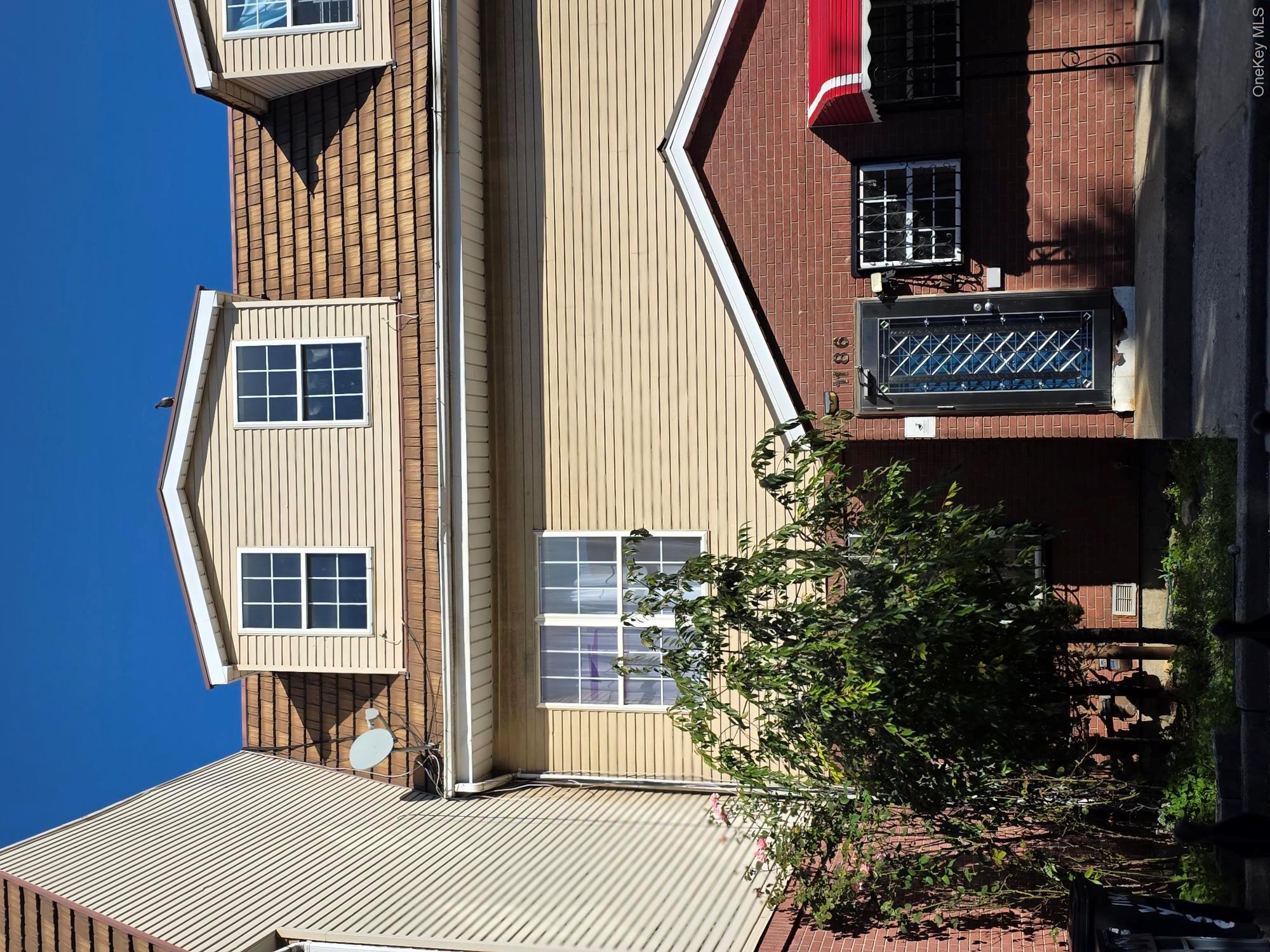 1186 Vyse Avenue Property Photo 1