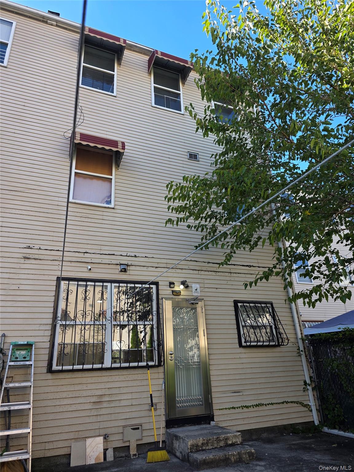 1186 Vyse Avenue Property Photo 8