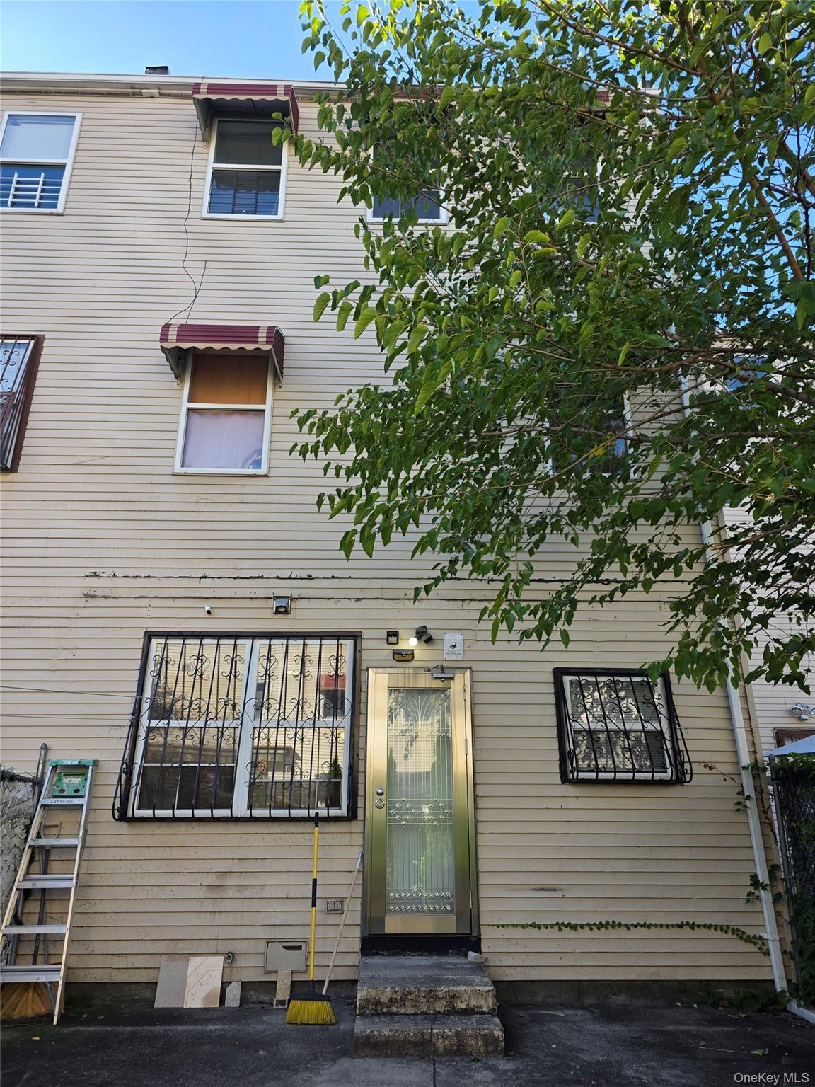 1186 Vyse Avenue Property Photo 9
