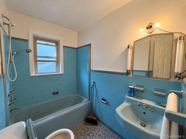 150-32 8 Avenue Property Photo 8