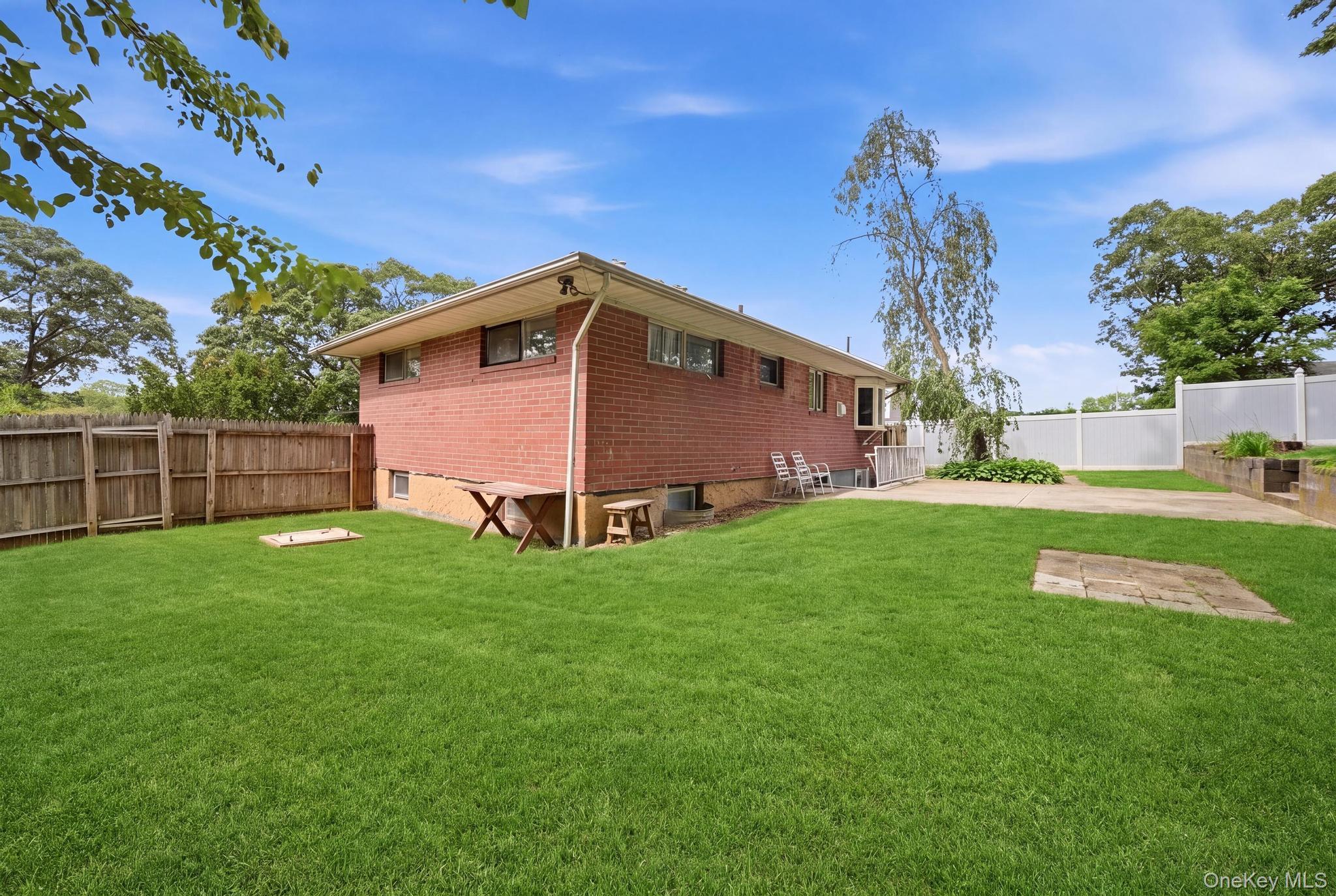 5 Robin Road Property Photo 2
