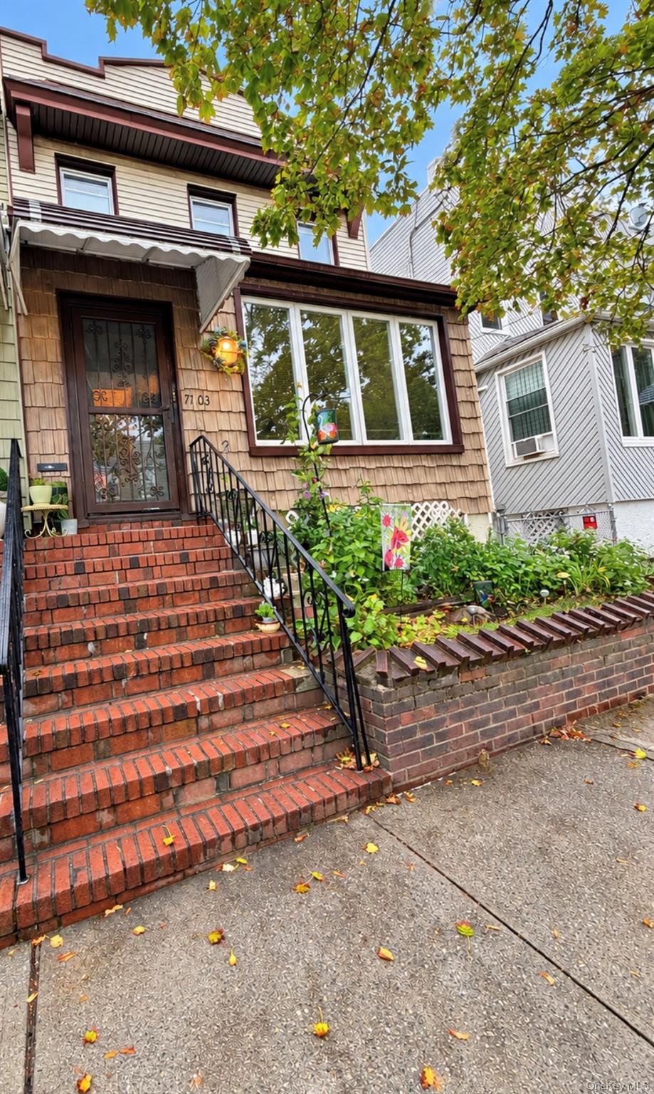 7103 69th Place Property Photo 1