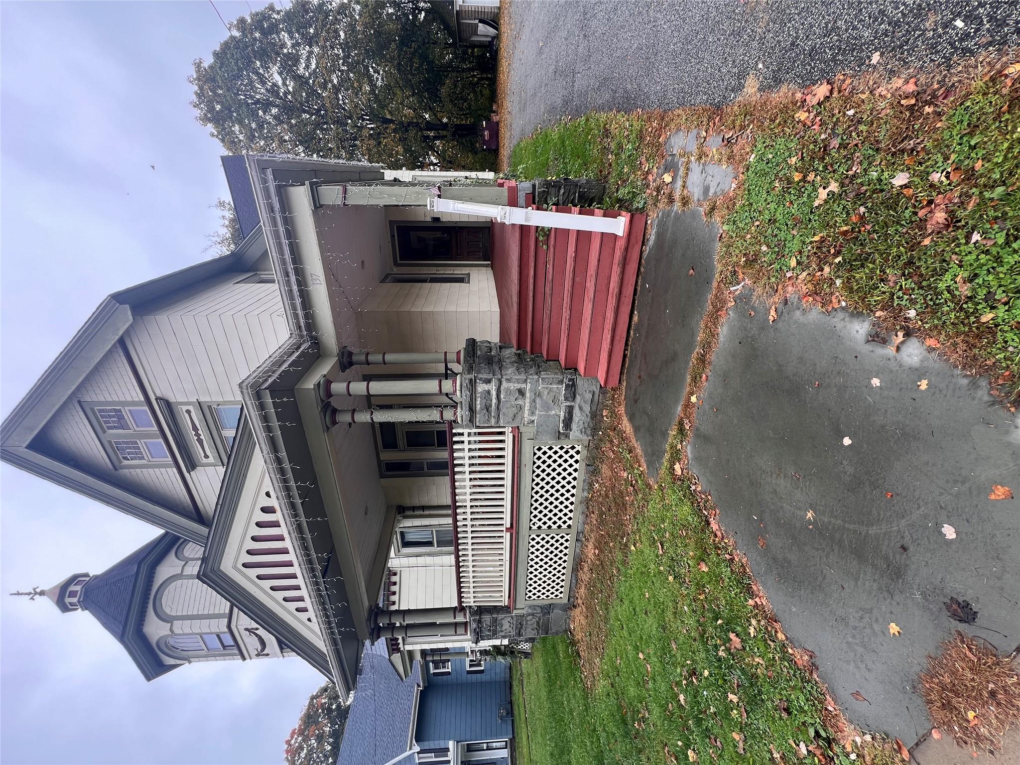 137 E Main Property Photo 1