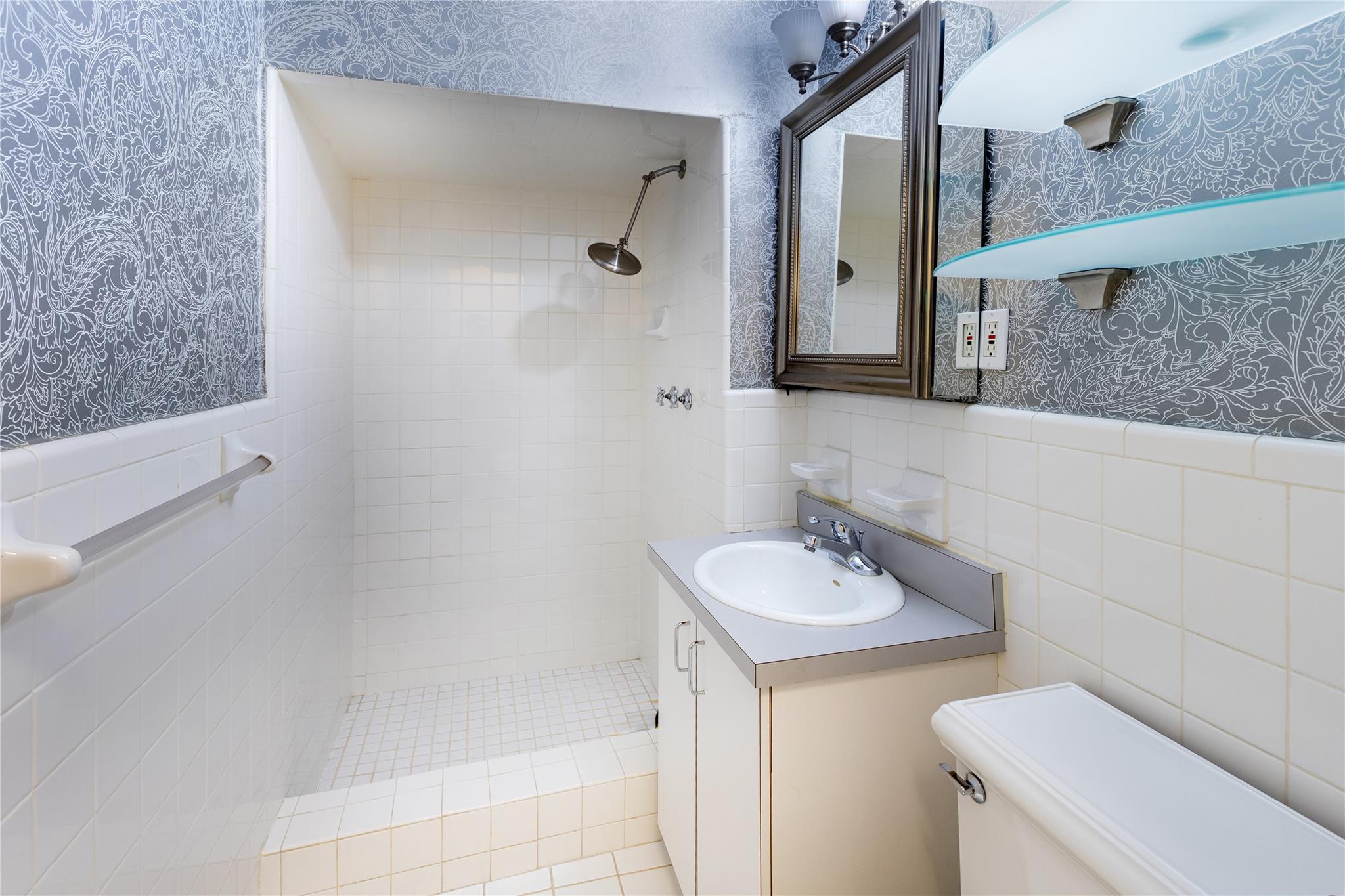 5601 Riverdale Avenue D1 Property Photo 7