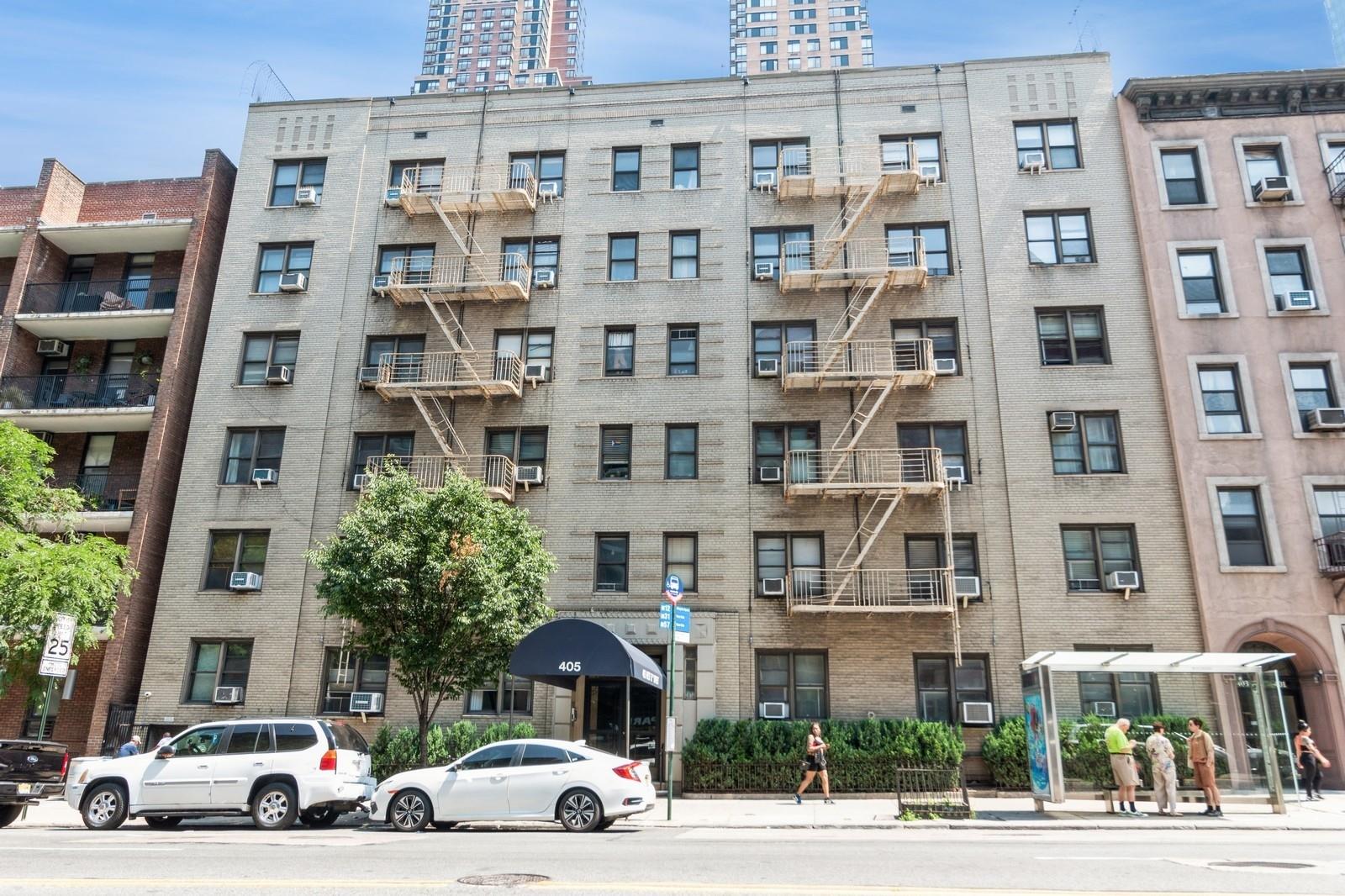405 W 57th Street 4c Property Photo 3