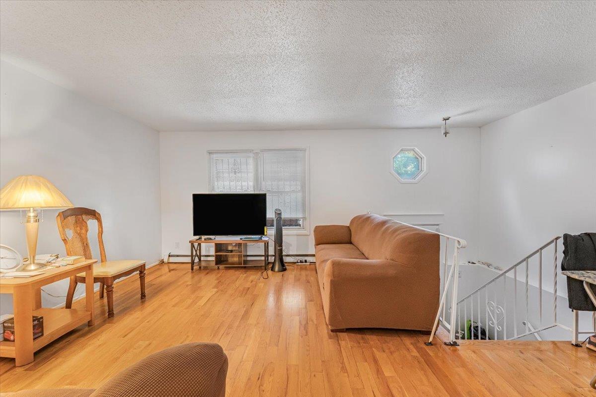 1623 Undercliff Avenue Property Photo 3