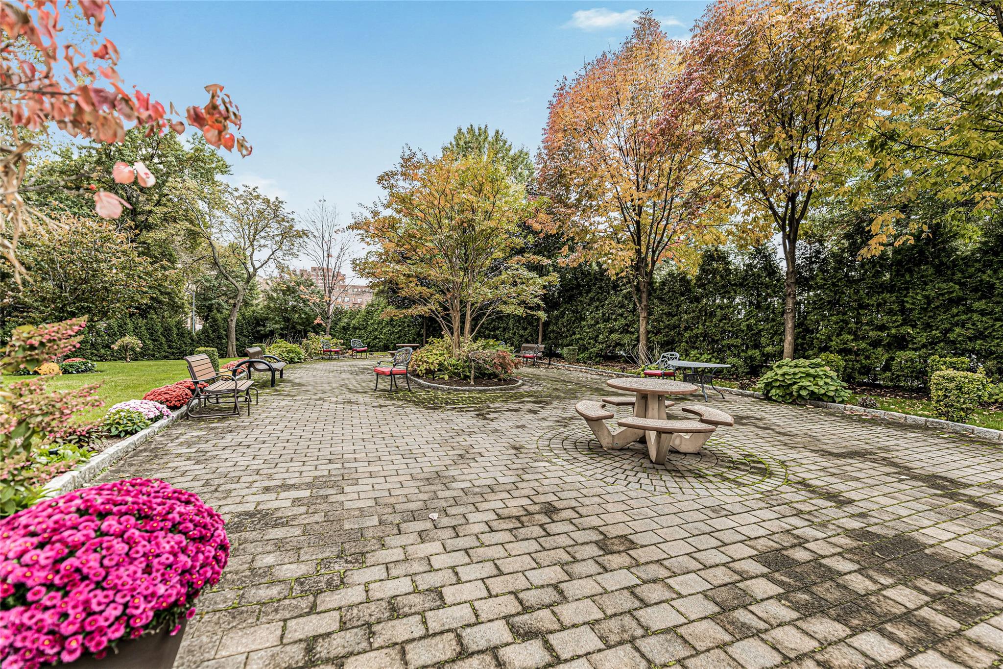 2 Fordham Hill Oval 5b Property Photo 22