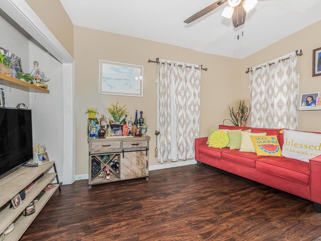 1262 Leland Avenue Property Photo 5