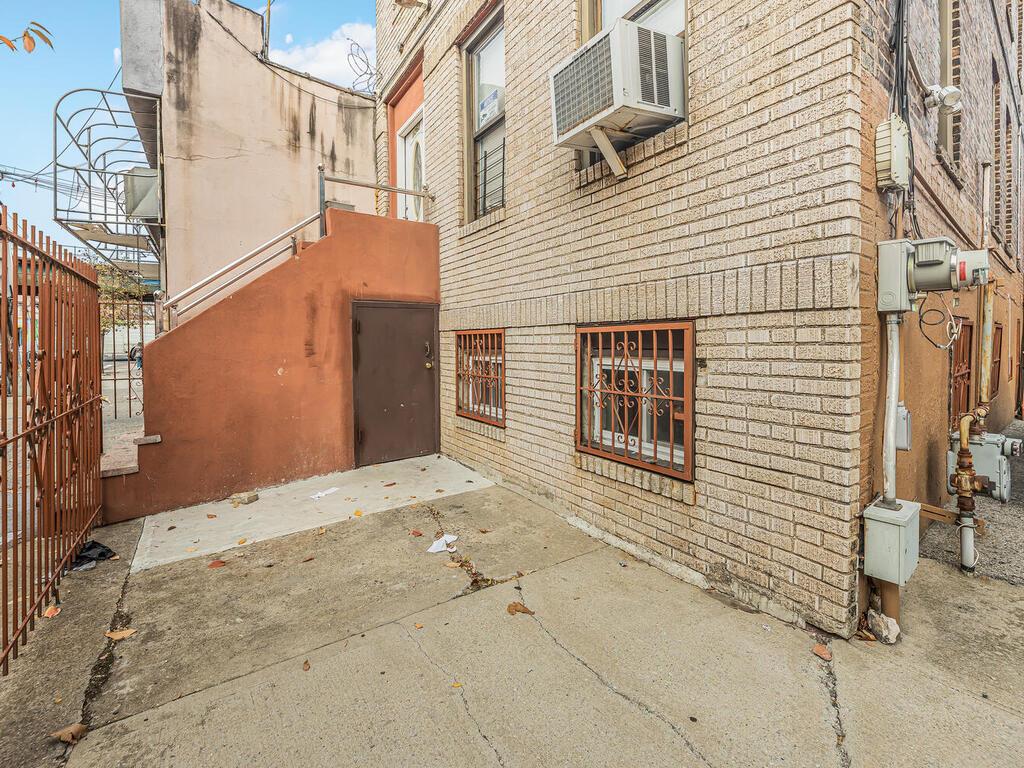 1262 Leland Avenue Property Photo 15