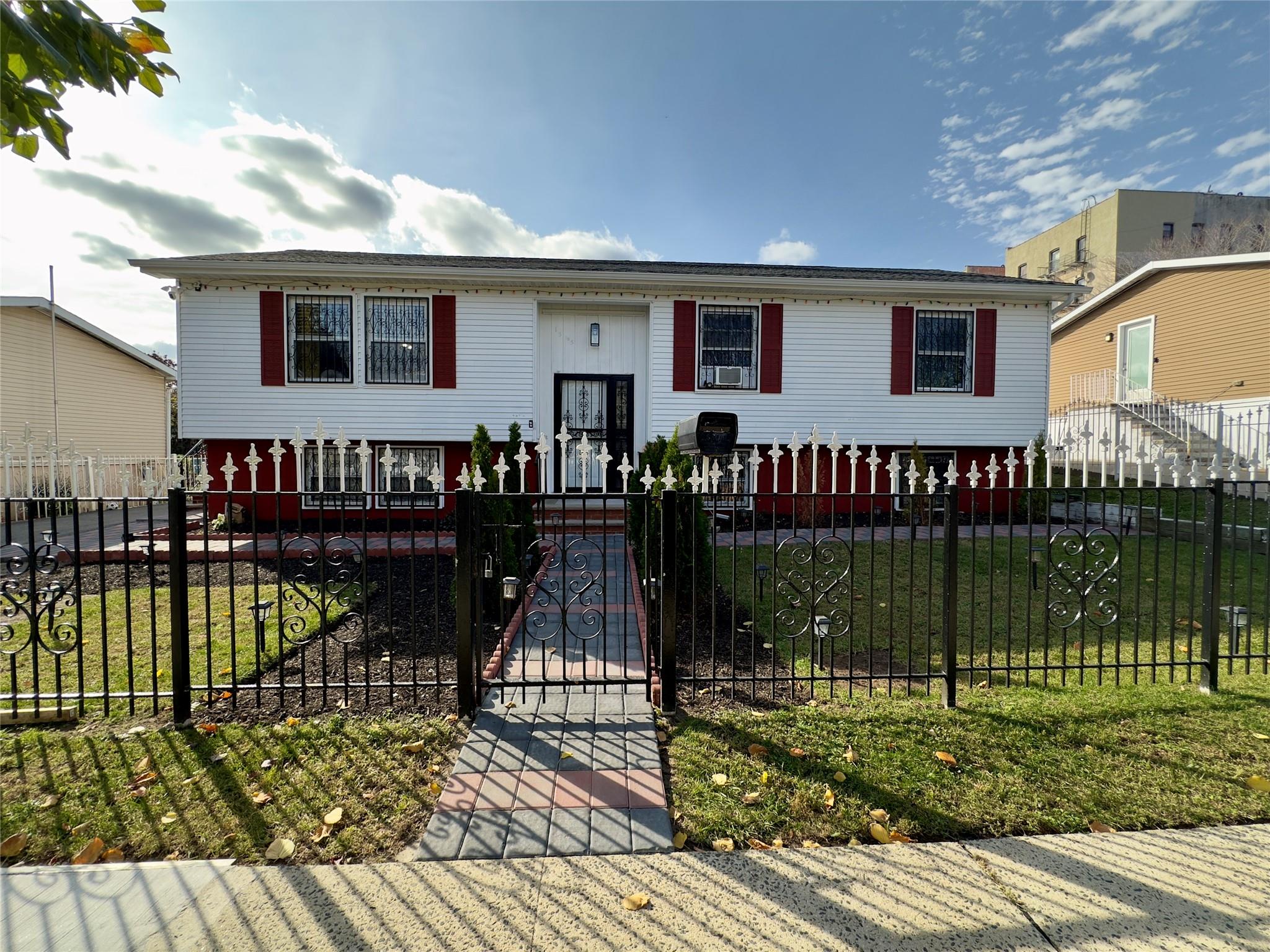 Jhs 98 Herman Ridder Real Estate Listings Main Image