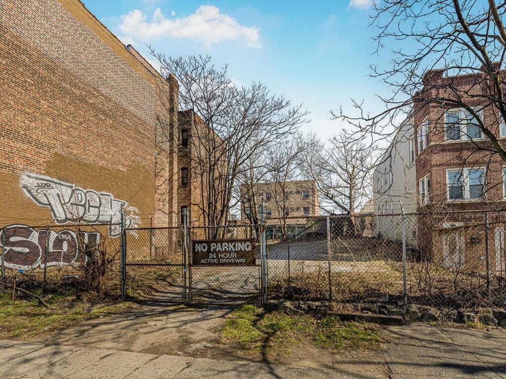 1448 & 1450 Rosedale Avenue Property Photo 2