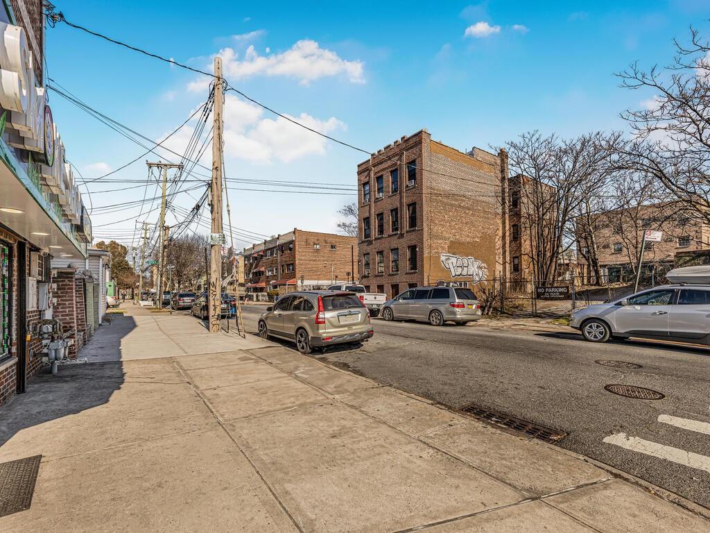 1448 & 1450 Rosedale Avenue Property Photo 8
