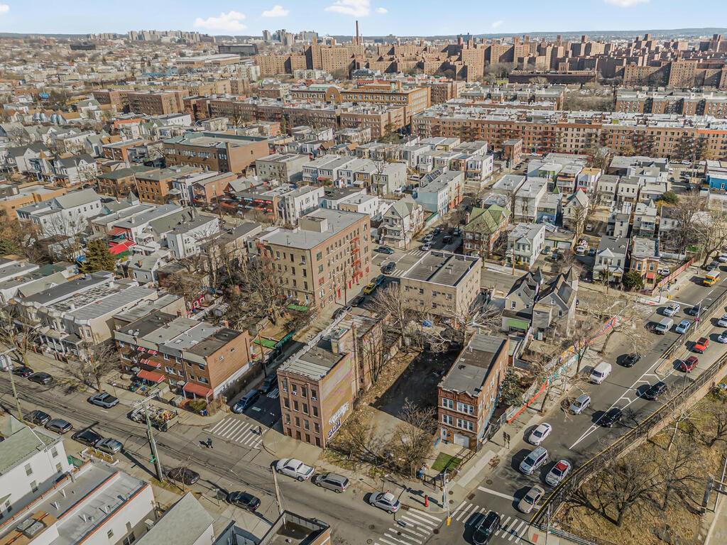 1448 & 1450 Rosedale Avenue Property Photo 10