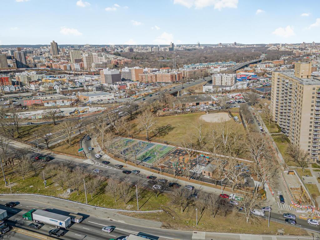 1448 & 1450 Rosedale Avenue Property Photo 12