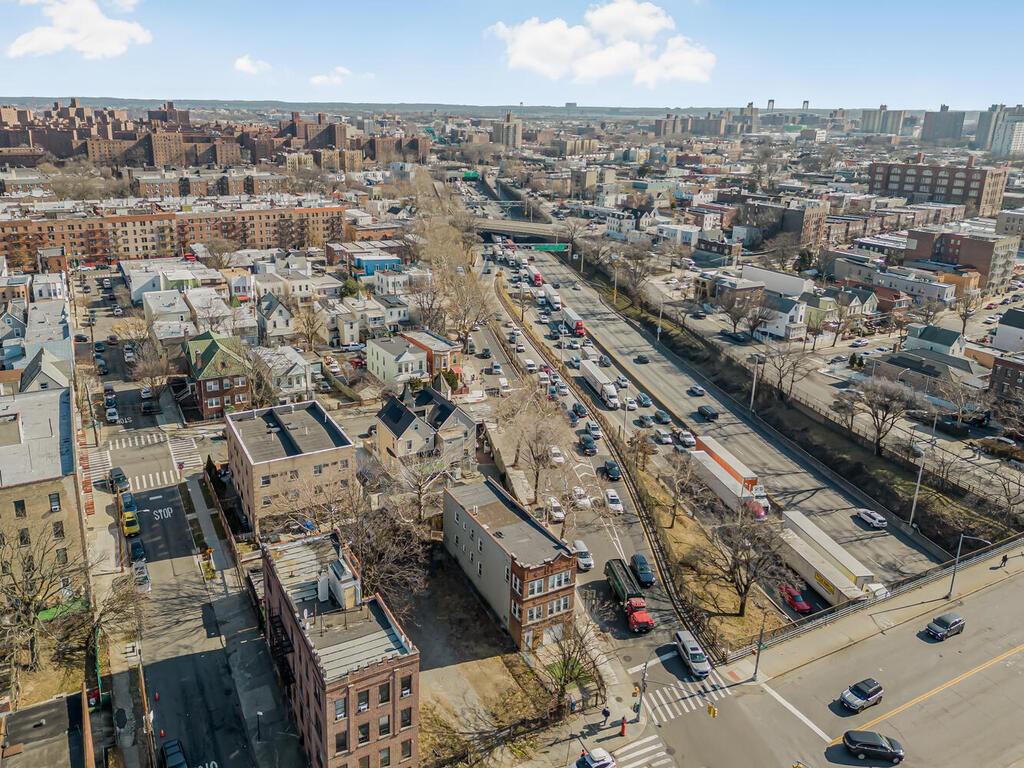 1448 & 1450 Rosedale Avenue Property Photo 13