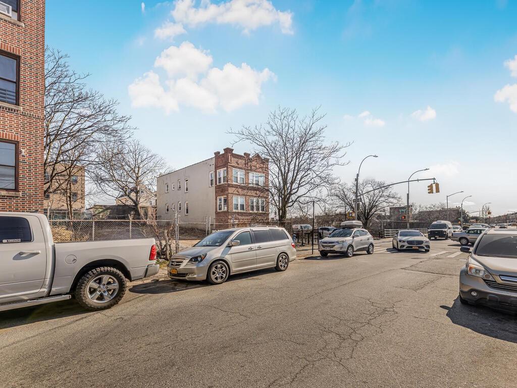 1448 & 1450 Rosedale Avenue Property Photo 17
