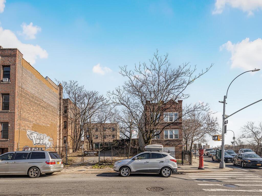 1448 & 1450 Rosedale Avenue Property Photo 18