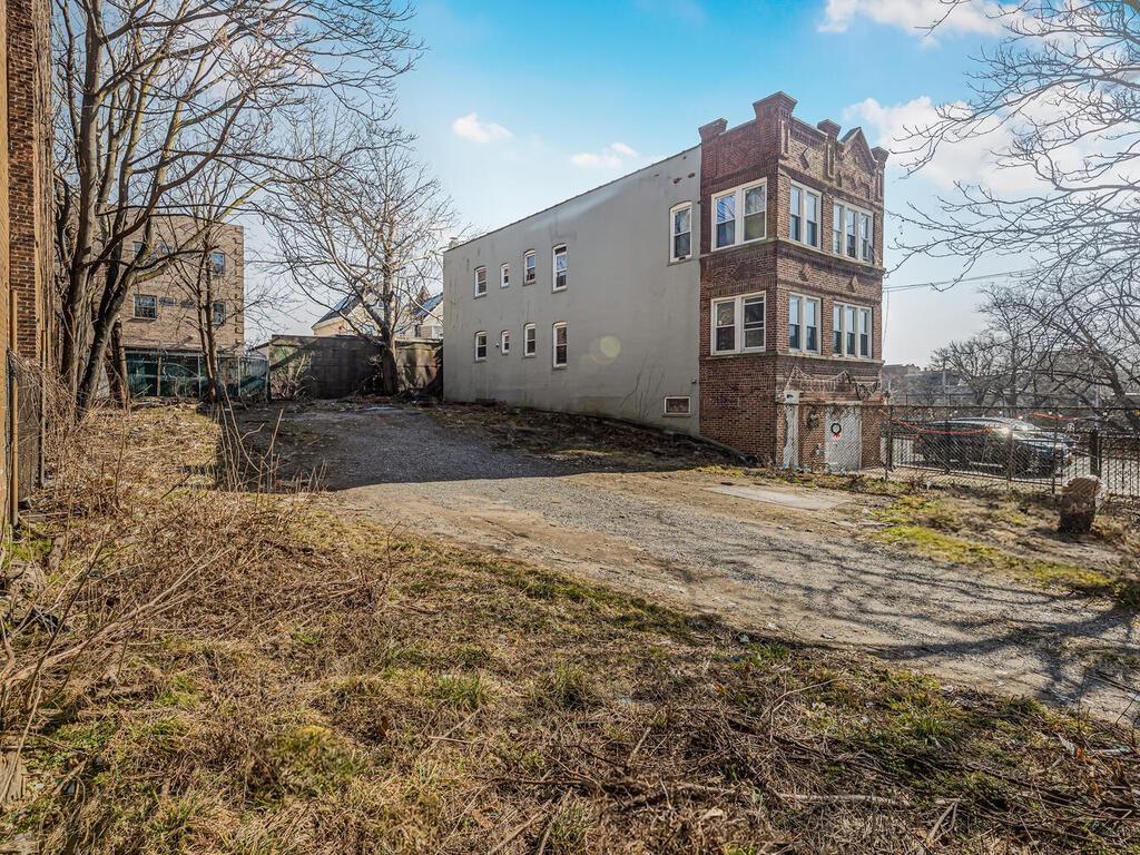 1448 & 1450 Rosedale Avenue Property Photo 22