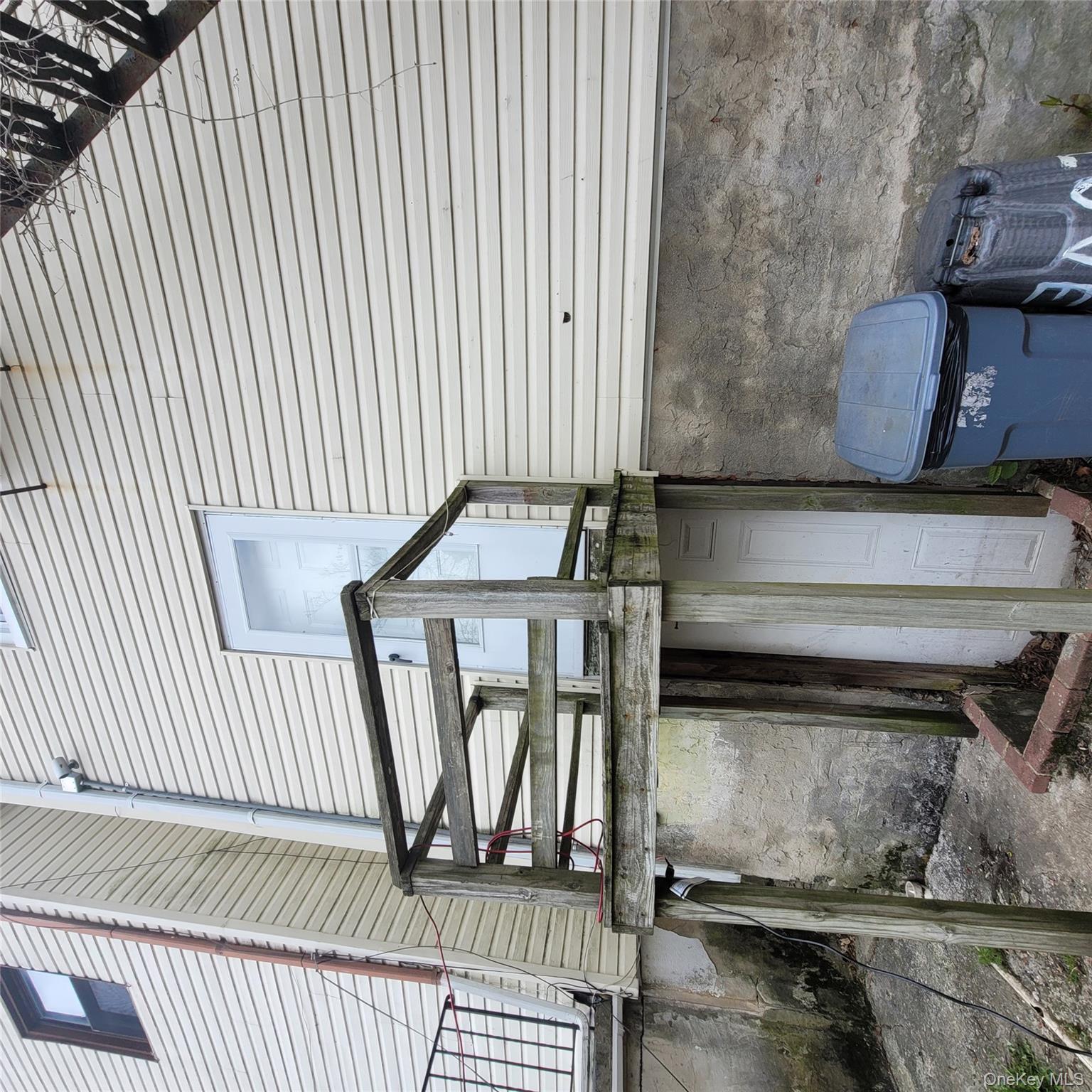 437 S 5th Avenue Property Photo 4