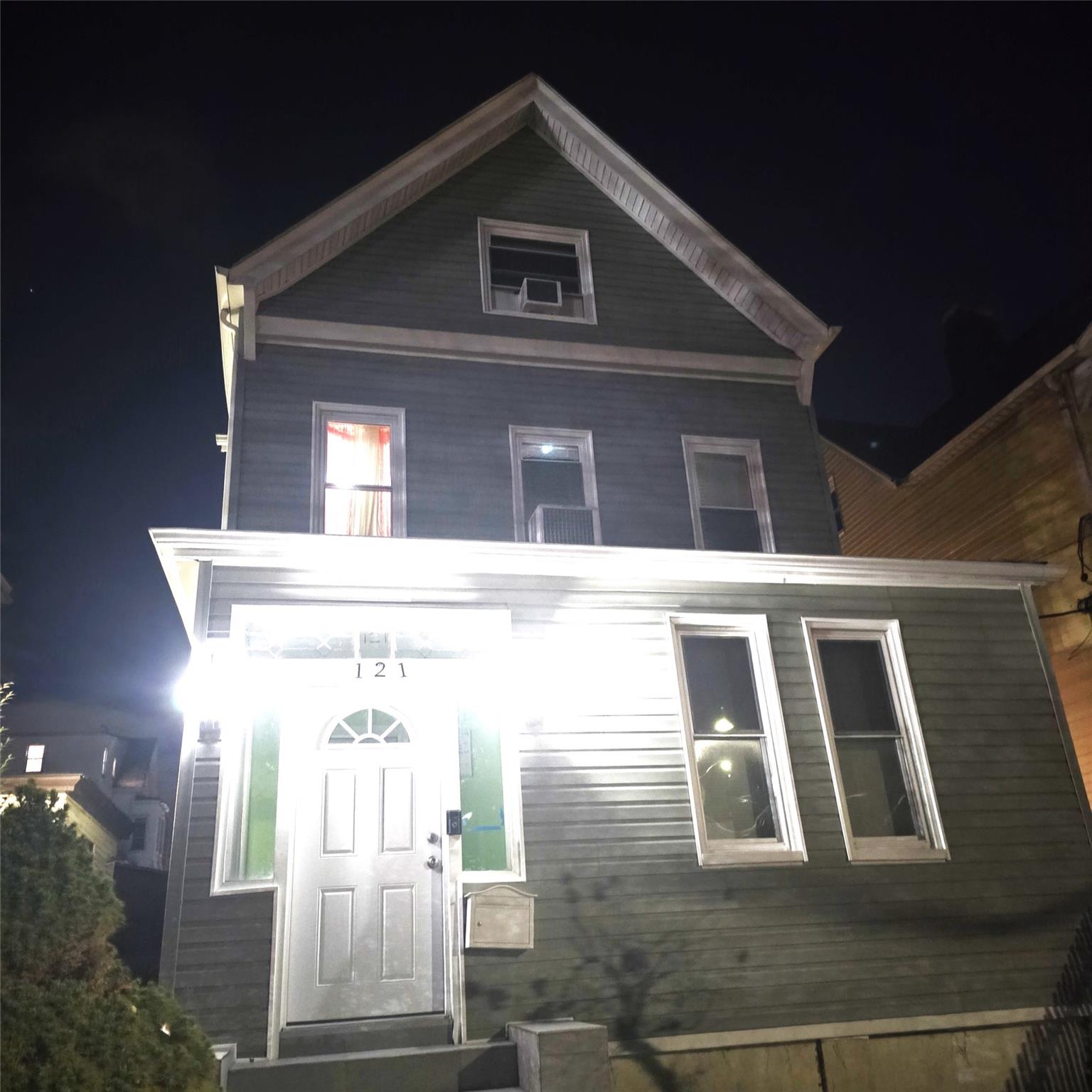 121 11th Property Photo