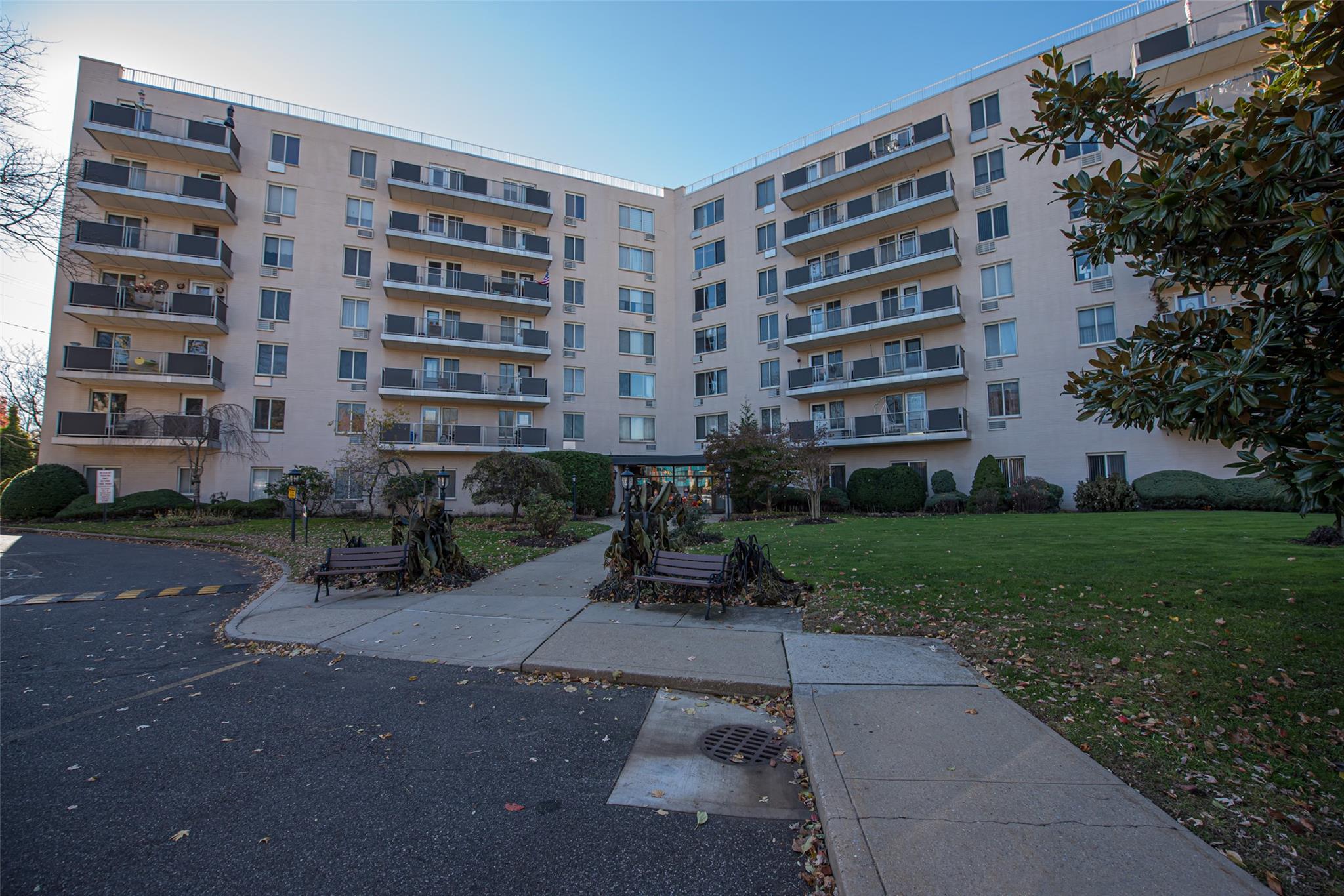 135 Post Avenue 5u Property Photo 1