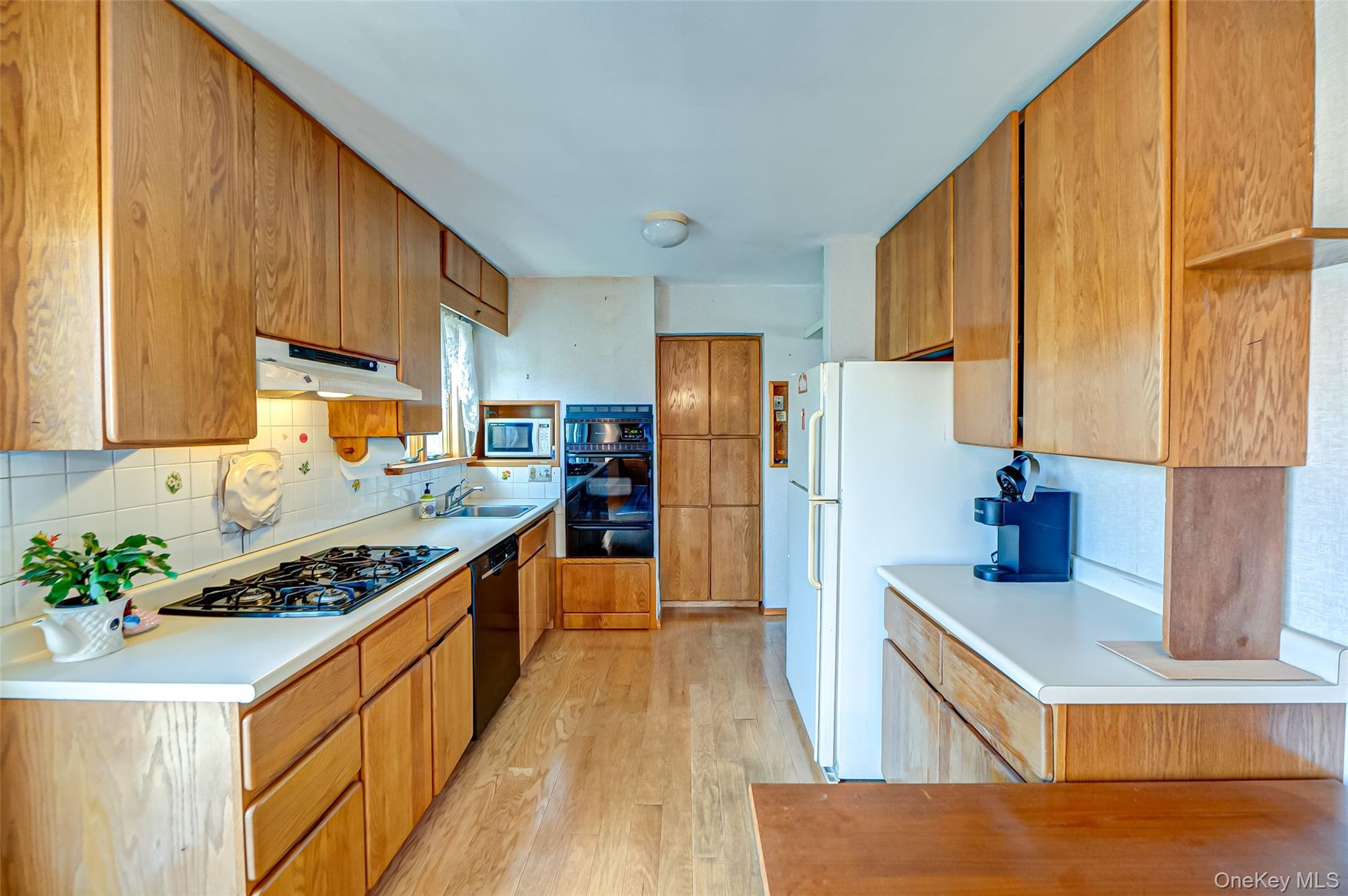 305 West 20th Street Property Photo 5